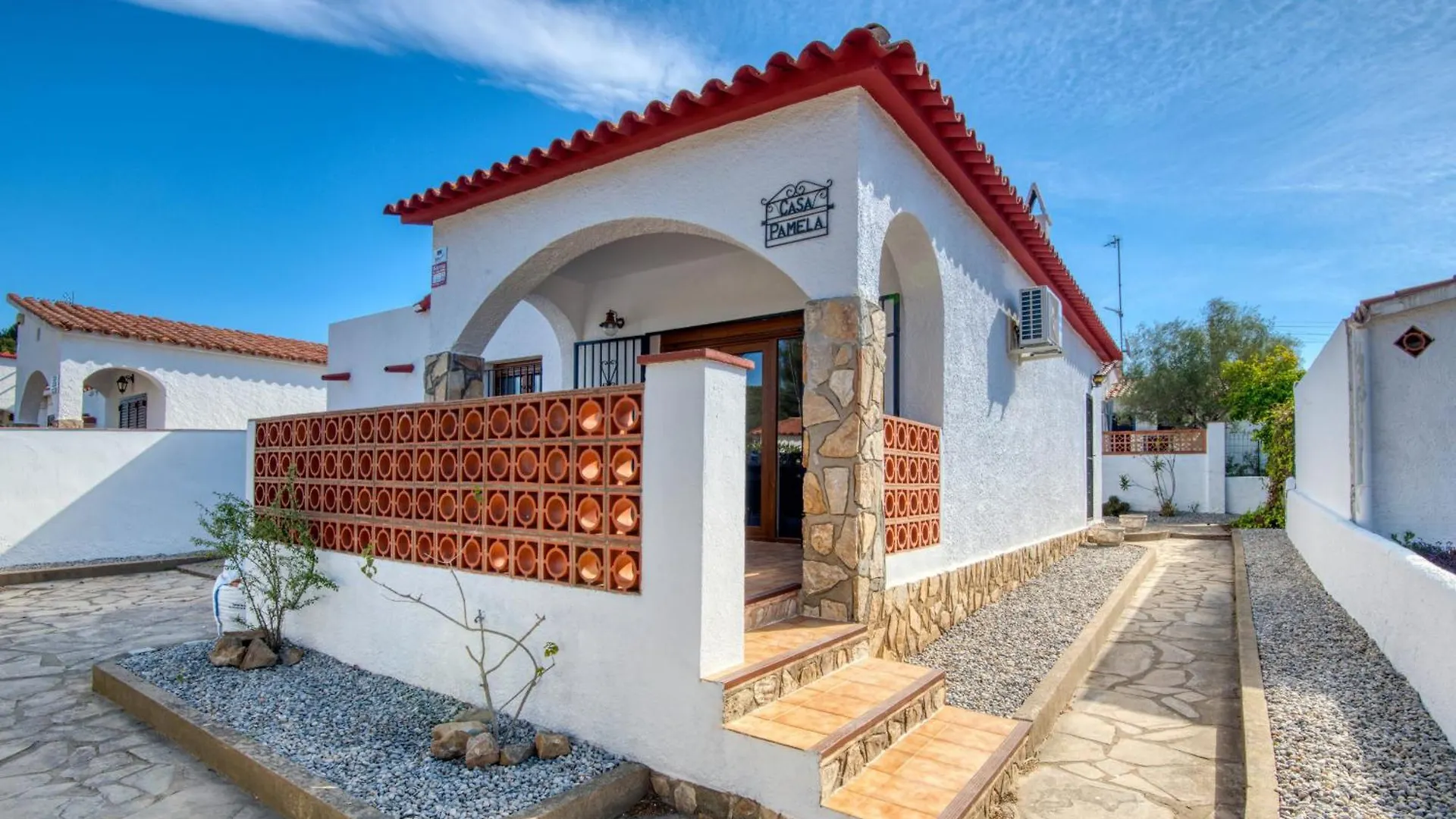 Pamela Villa L'Escala 0*,  Spain